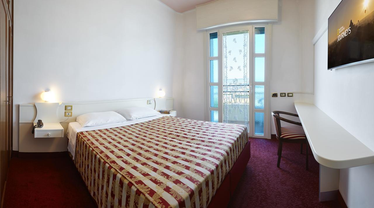 Ruhl Beach Hotel & Suites Лидо-ди-Езоло Экстерьер фото